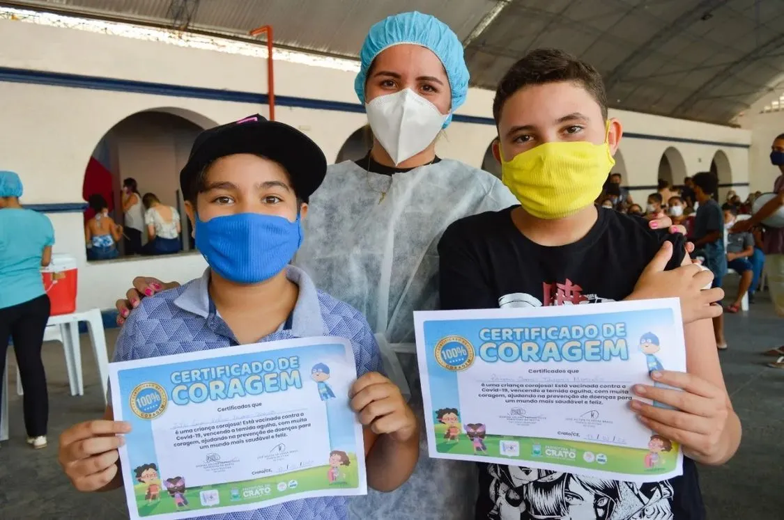 No Crato, imunizados também recebem certificado de coragem.