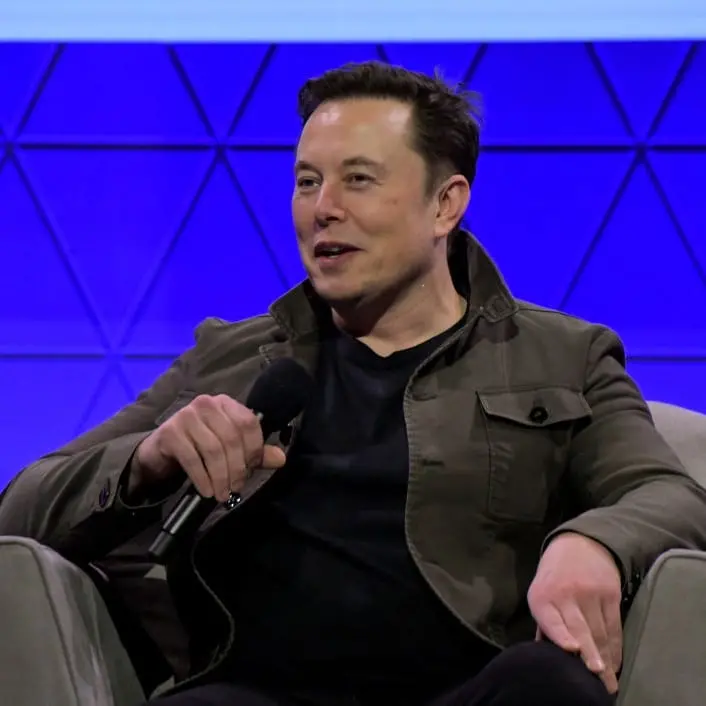 Imagem da notícia: Empresa de Elon Musk anuncia vagas para testar implantes de chips nos cérebros de humanos