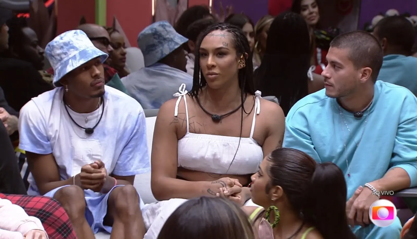 Imagem da notícia: Linn da Quebrada explica tatuagem ao vivo no BBB 22 e reforça: 'quero ser tratada no feminino'