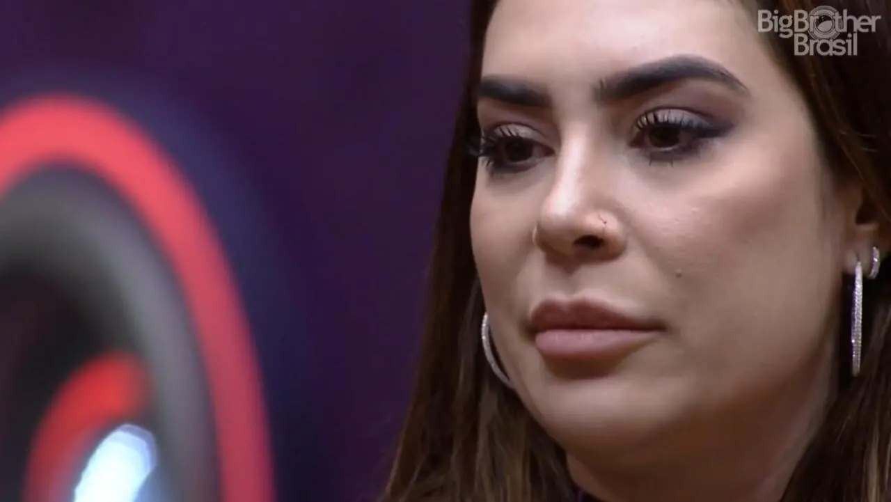 Imagem da notícia: Naiara Azevedo ameaça sair do BBB 22 e faz discurso: 'Não estou pronta para viver isso'