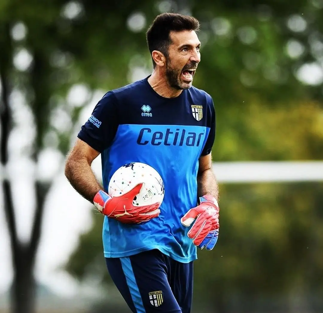 Imagem da notícia: Buffon pretende jogar até os 50 anos e sonha em defender a Itália na Copa de 2026