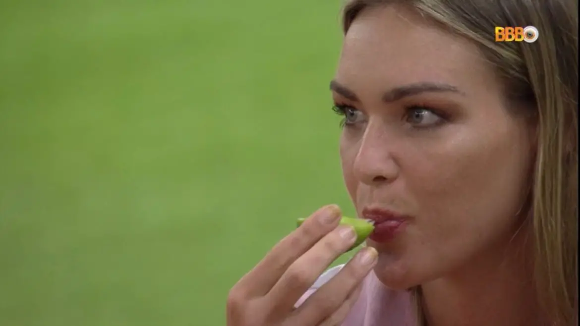 Imagem da notícia: BBB 22: Dieta de Bárbara Heck preocupa participantes e internautas apontam transtorno