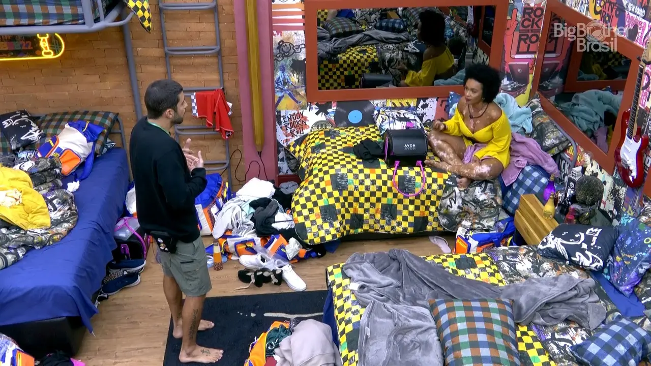 Imagem da notícia: Natália chora no BBB 22 em discussão com Pedro Scooby que pede desculpas por voto 