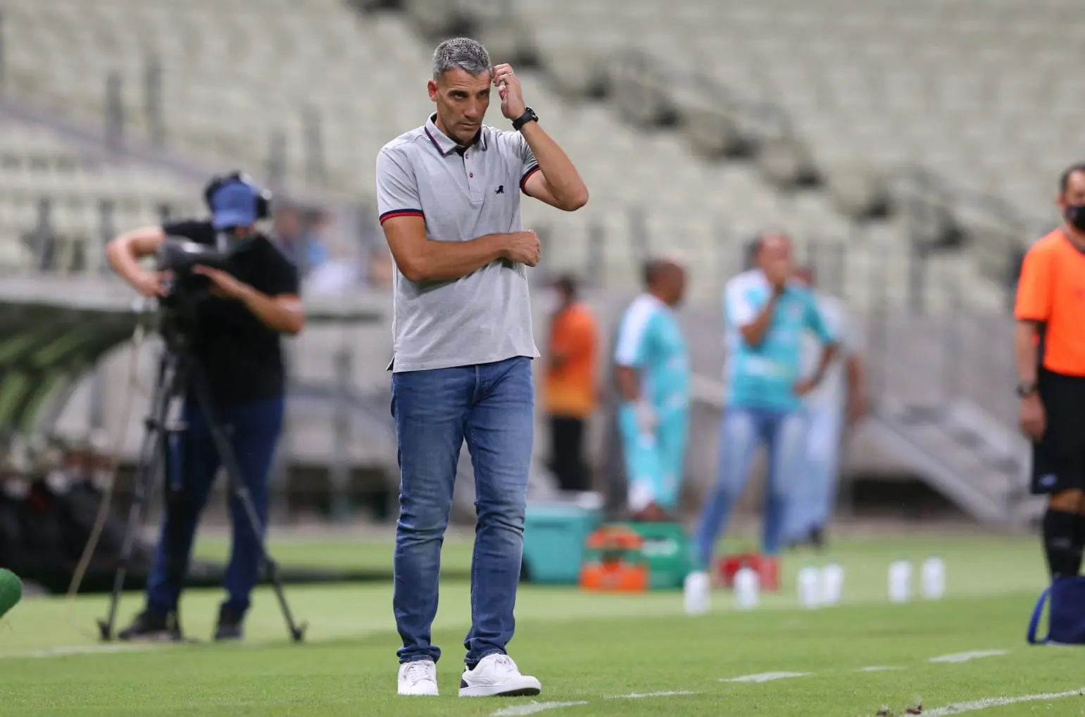 Imagem da notícia: Vojvoda elogia Fortaleza após goleada e avalia necessidade de reforços: “dois ou três jogadores”