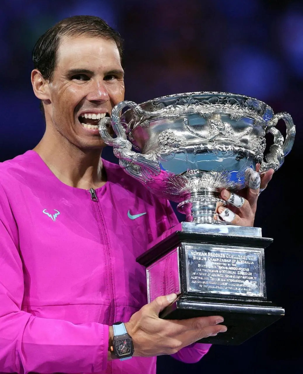 Imagem da notícia: Após título e recorde, Nadal segue em 5º no ranking; Medvedev encosta em Djokovic