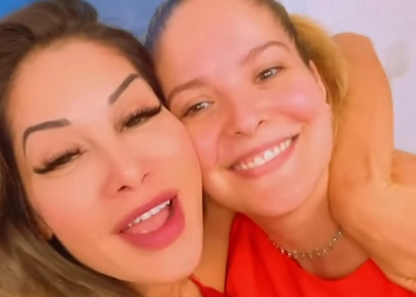 Imagem da notícia: Maira Cardi e irmã de Tiago Abravanel se encontram para falar de BBB 22