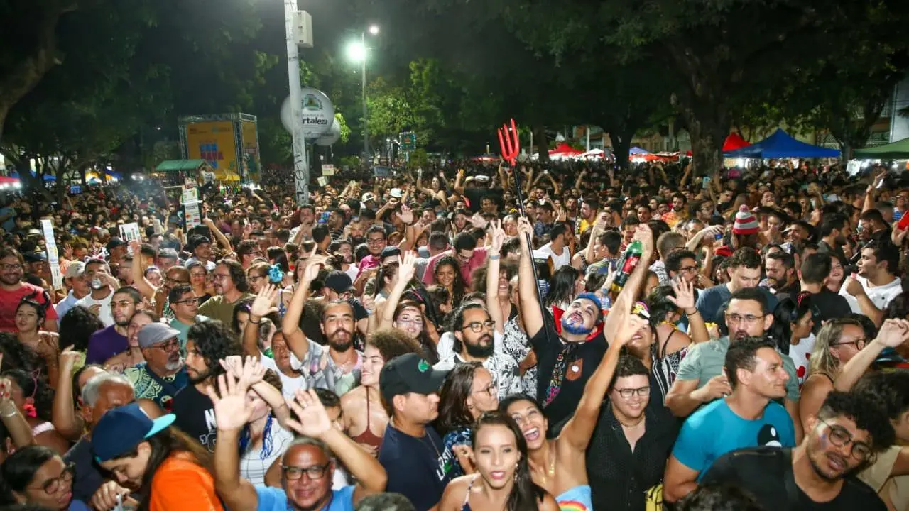 Imagem da notícia: Vai ter ou não vai? Quais as decisões políticas vigentes sobre o Carnaval de 2022 no Ceará