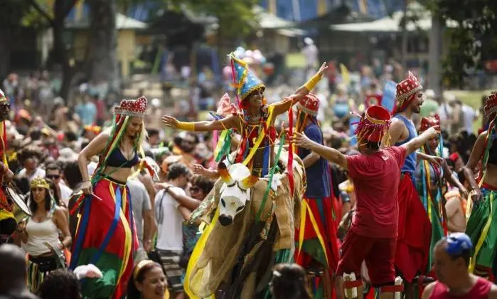 Imagem da notícia: Carnaval 2022: saiba quais capitais brasileiras terão feriado, ponto facultativo ou dia útil 