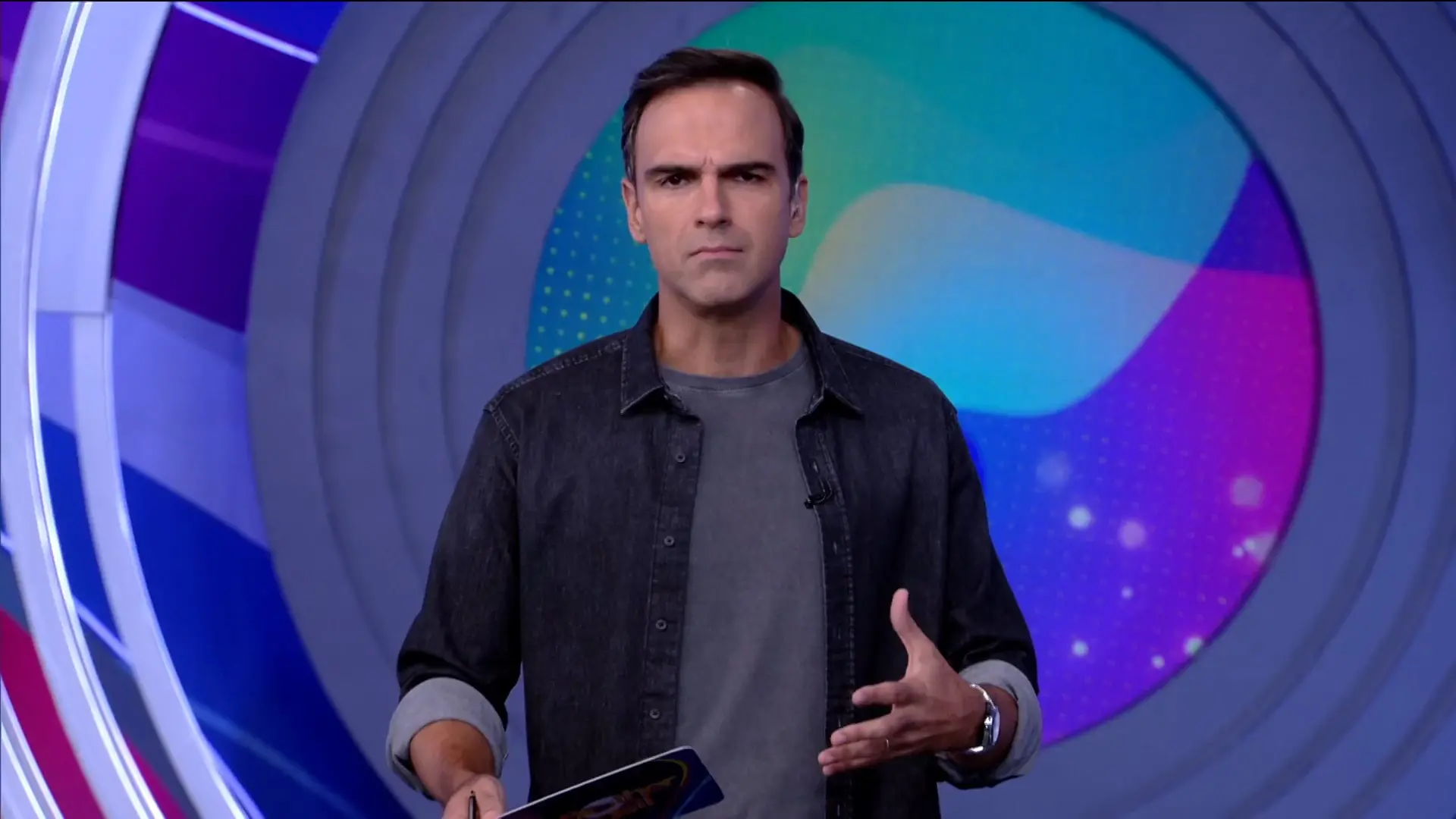 Imagem da notícia: Telespectadores do BBB 22 veem desrespeito a Tadeu Schmidt durante Jogo da Discórdia  