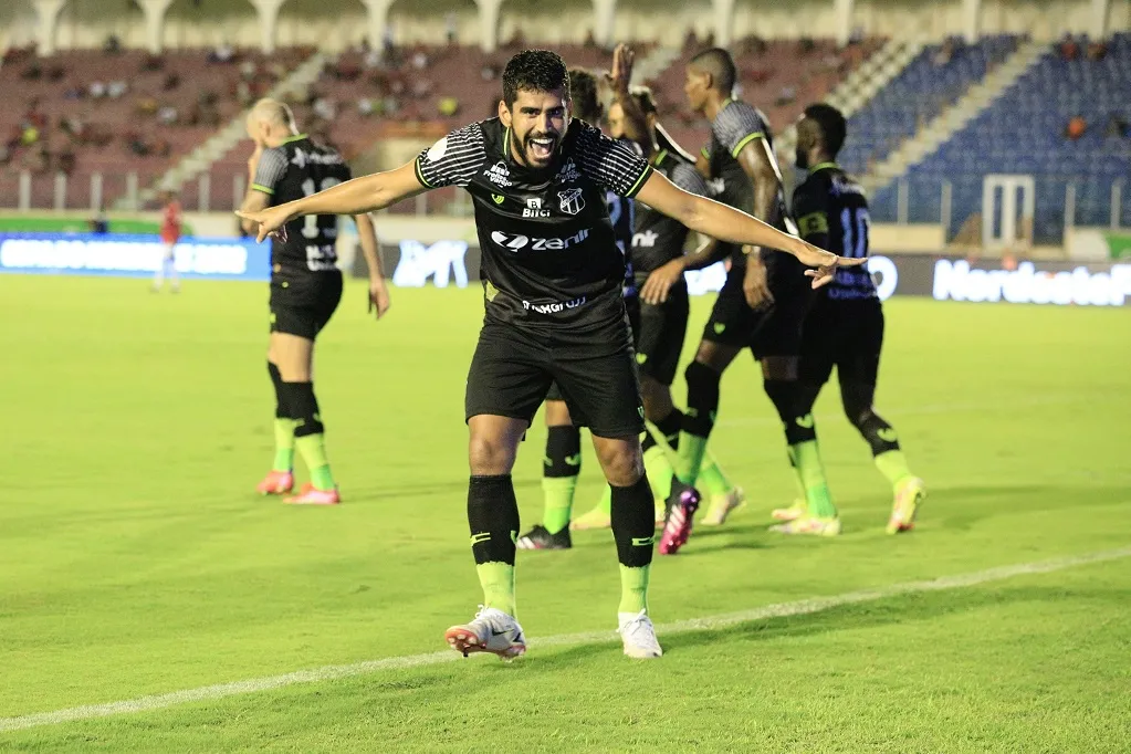 O atacante Zé Roberto estreou pelo Ceará com gol pela Copa do Nordeste