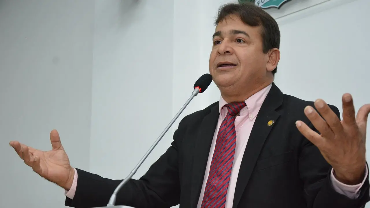 Imagem da notícia: De licença da Câmara até março, Ronivaldo Maia pode sofrer processo disciplinar no PT