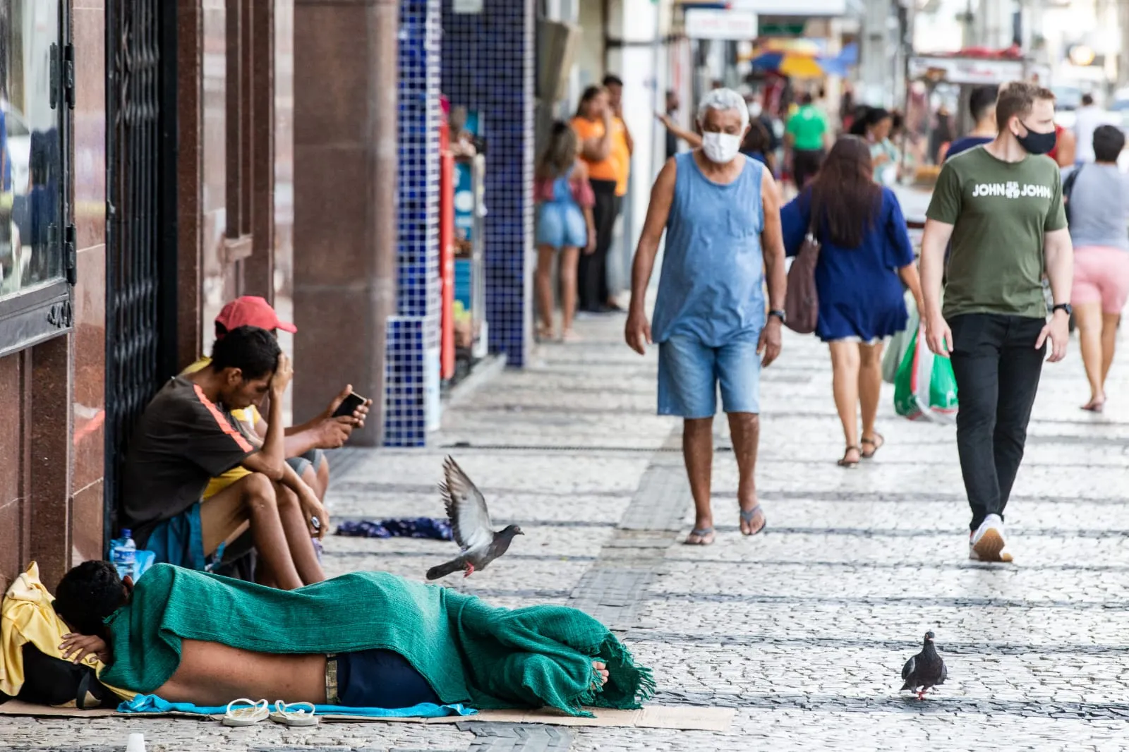Prejuízos sociais ampliam desafio antigo de dar suporte à camada mais vulnerável da população