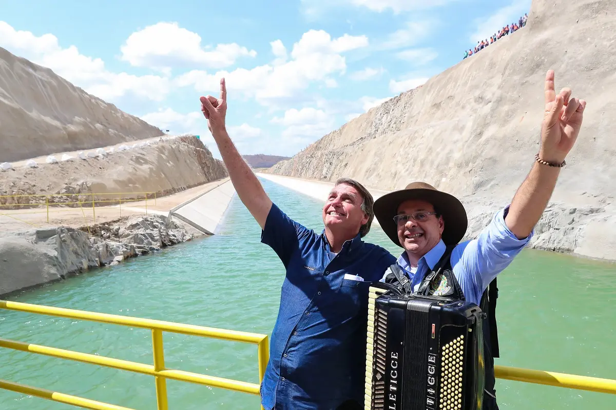 Imagem da notícia: Criador da banda Brucelose, ministro do Turismo recebe título de Cidadão de Fortaleza