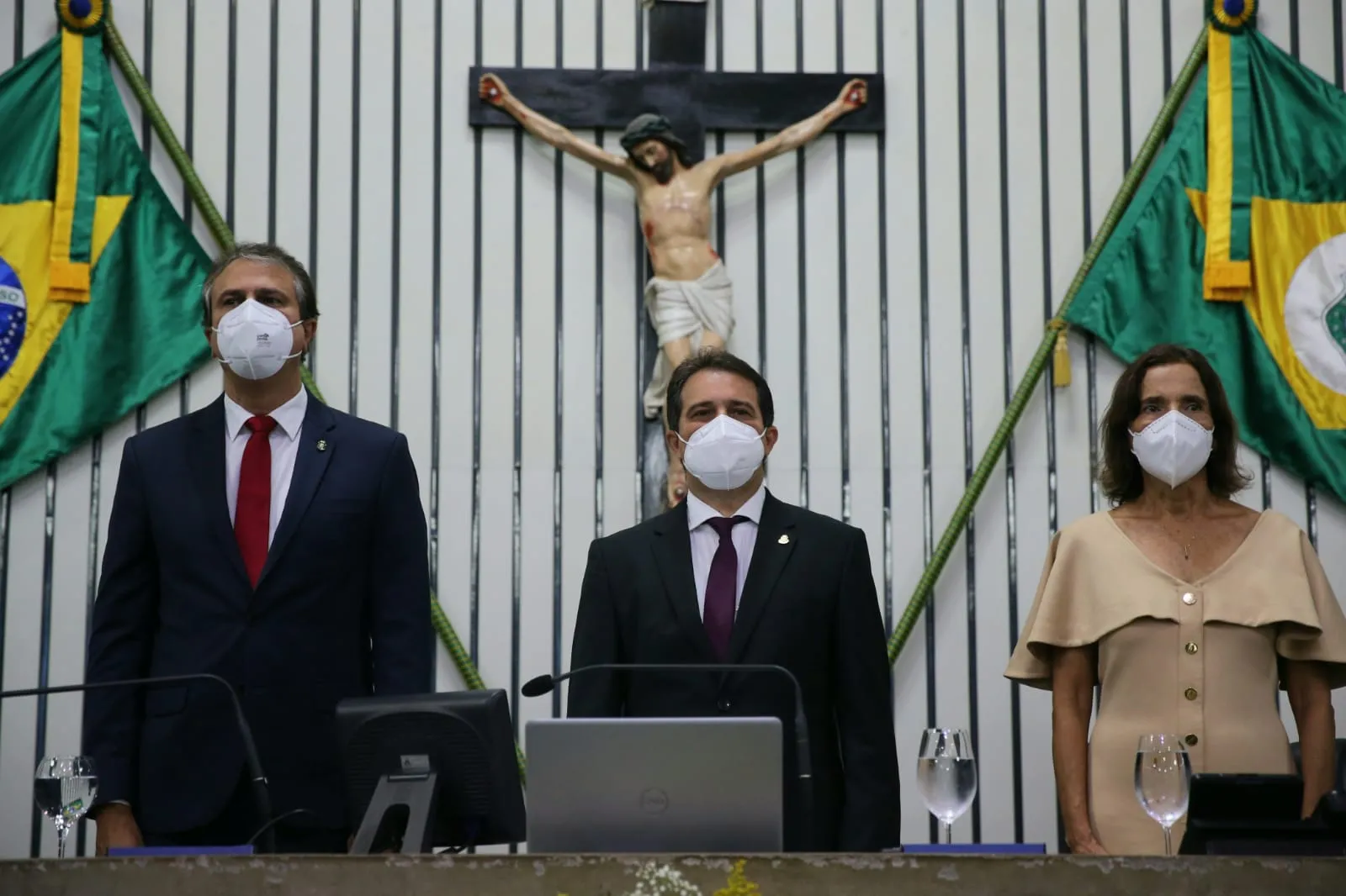 O governador Camilo Santana (PT), o presidente da AL-CE, Evandro Leitão (PDT), e a vice-governadora Izolda Cela (PDT) na abertura dos trabalhos legislativos de 2022.