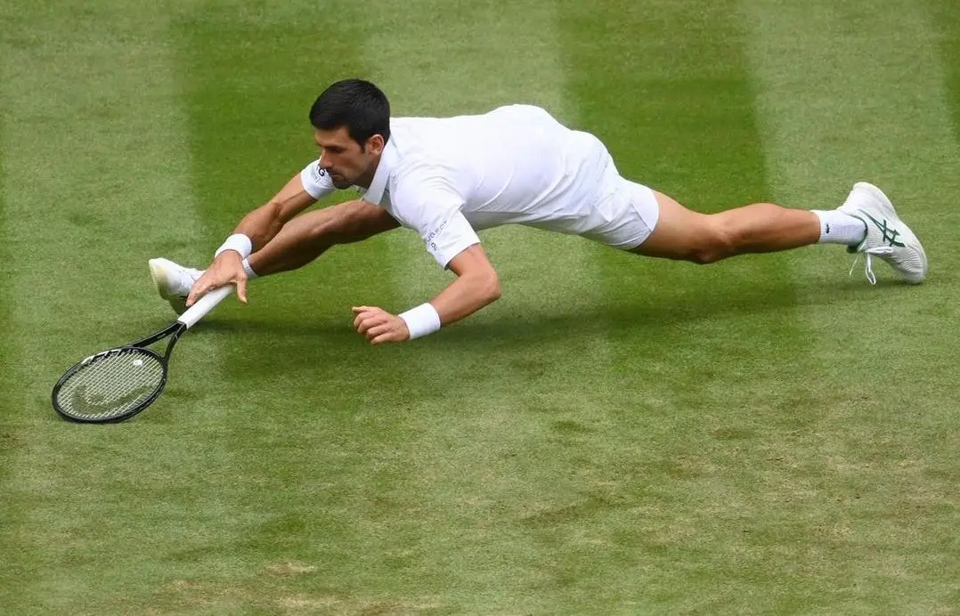 Imagem da notícia: Biógrafo revela que Djokovic cogita se vacinar após título de Nadal na Austrália