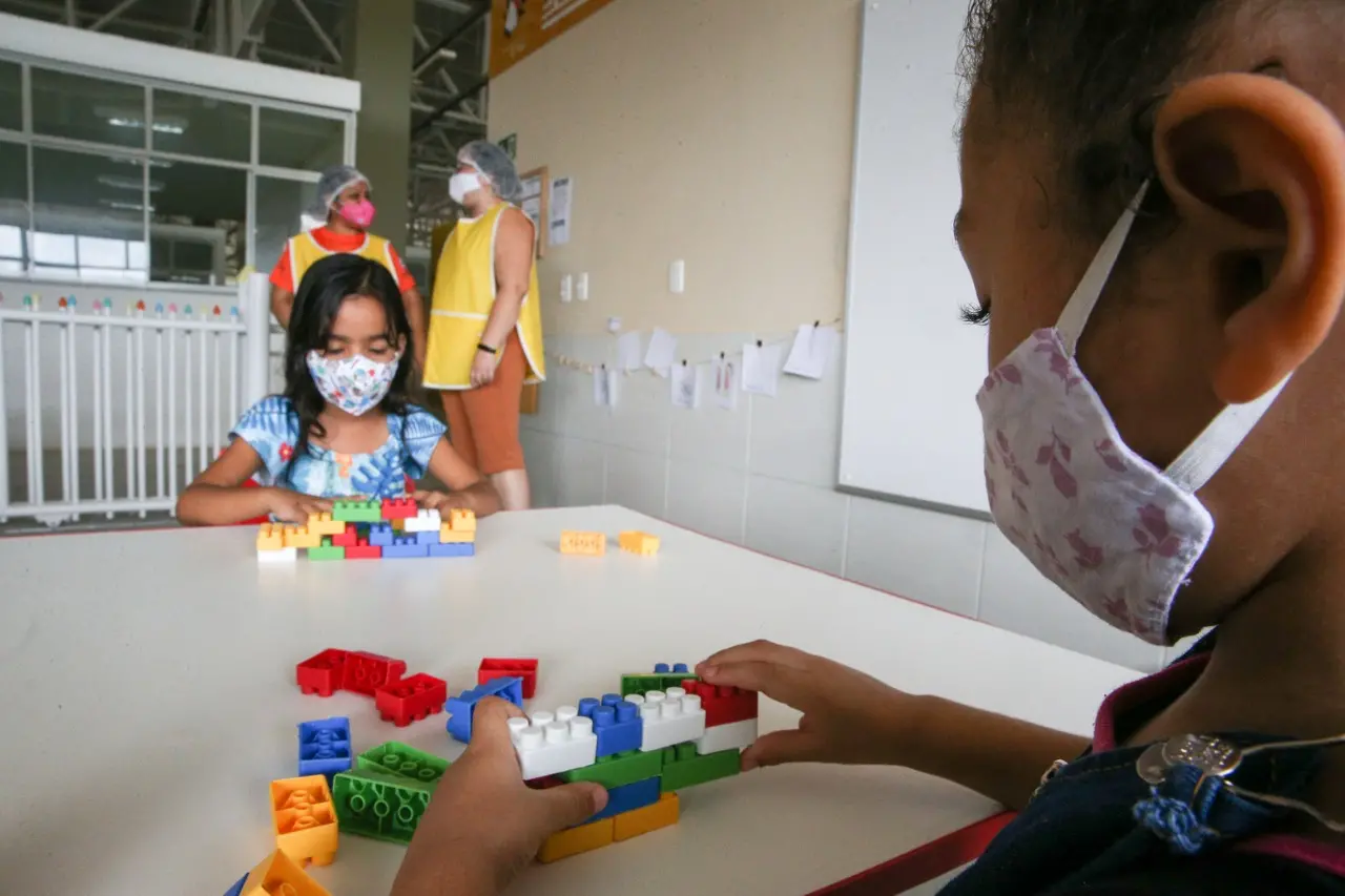 Imagem da notícia: Linguagem, autonomia e socialização: como o ensino presencial reflete no desenvolvimento infantil 