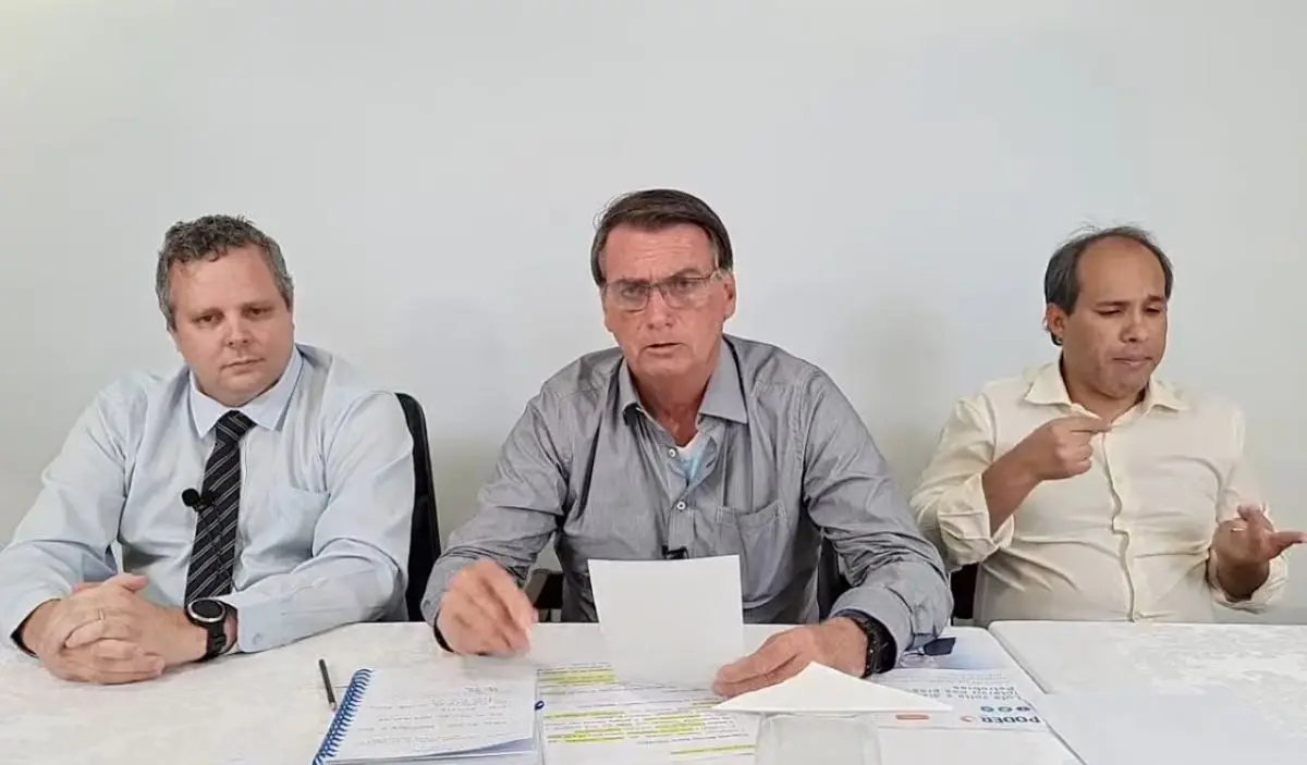 Imagem da notícia: Bolsonaro erra origem de Padre Cícero e pede desculpas ao Ceará