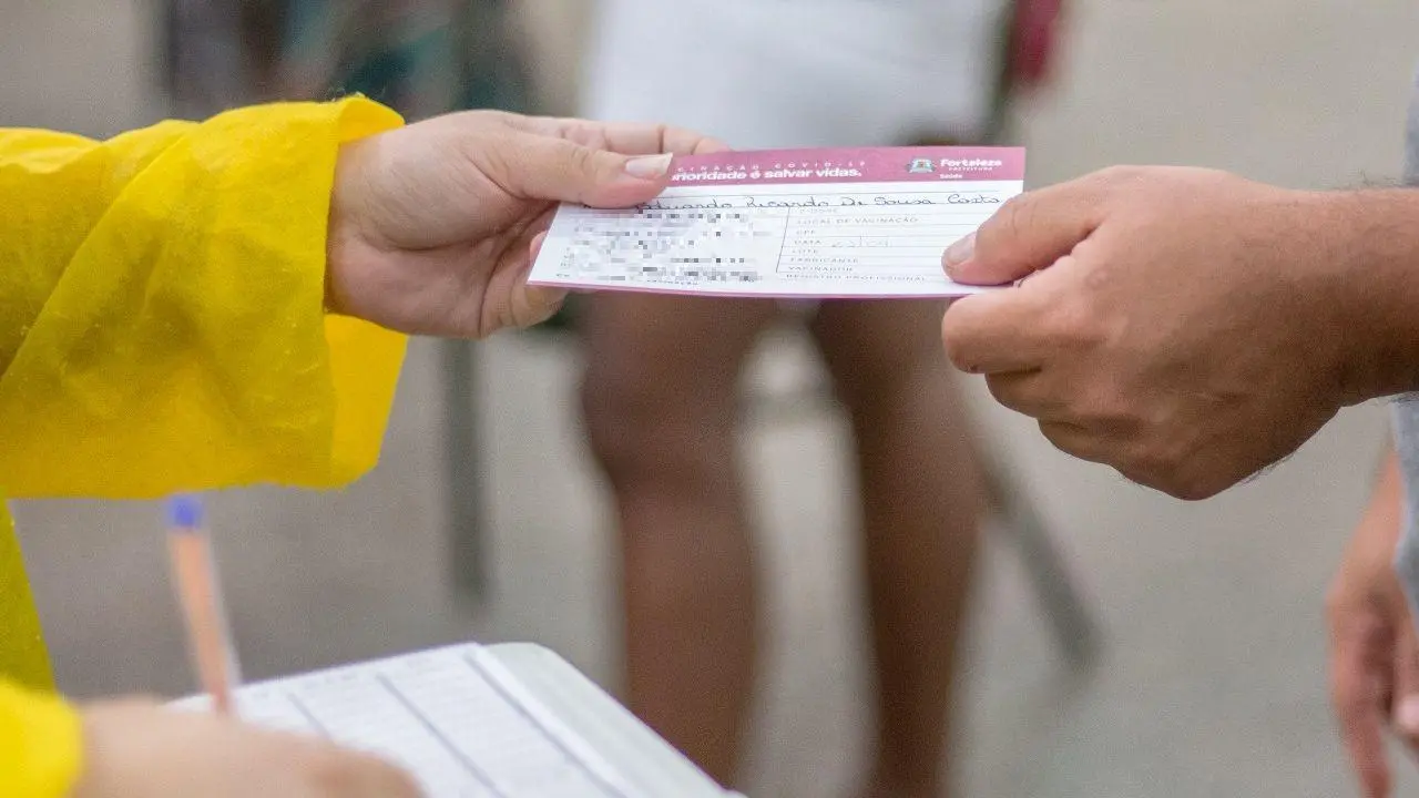 Imagem da notícia: MPF e MPT recomendam uso de passaporte vacinal contra Covid-19 em escolas do Ceará