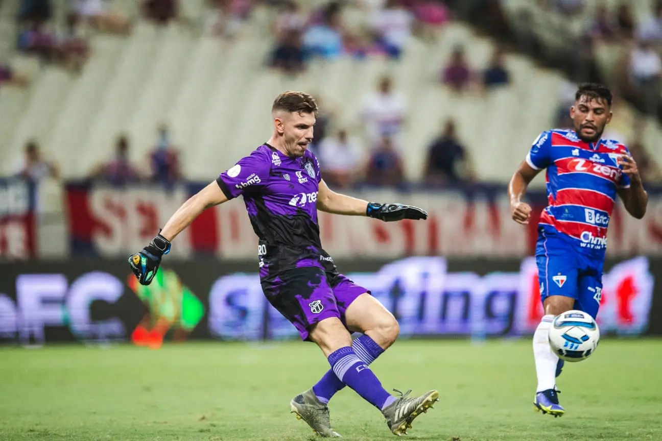 Imagem da notícia: Análise: atuação dos goleiros define empate em Clássico-Rei que Fortaleza foi superior ao Ceará