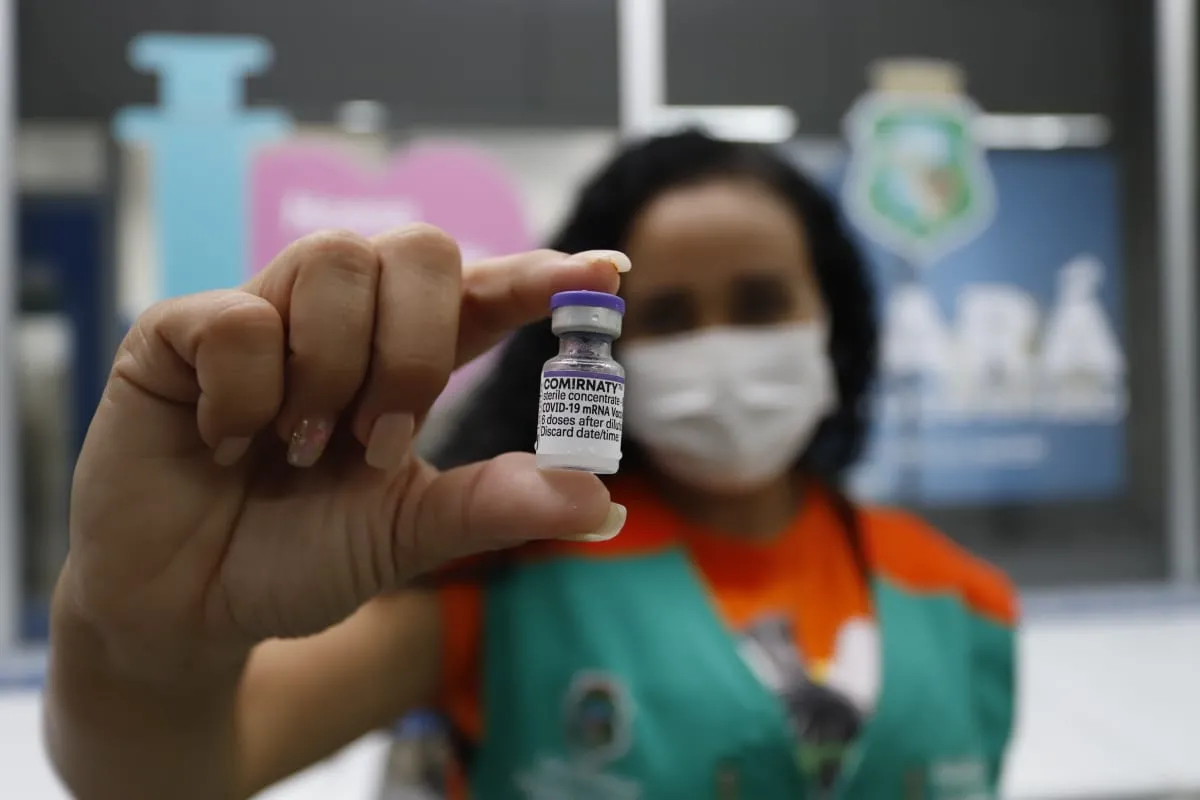 A vacinação da população é uma das medidas mais seguras contra para prevenir os casos e conter a disseminação da Covid