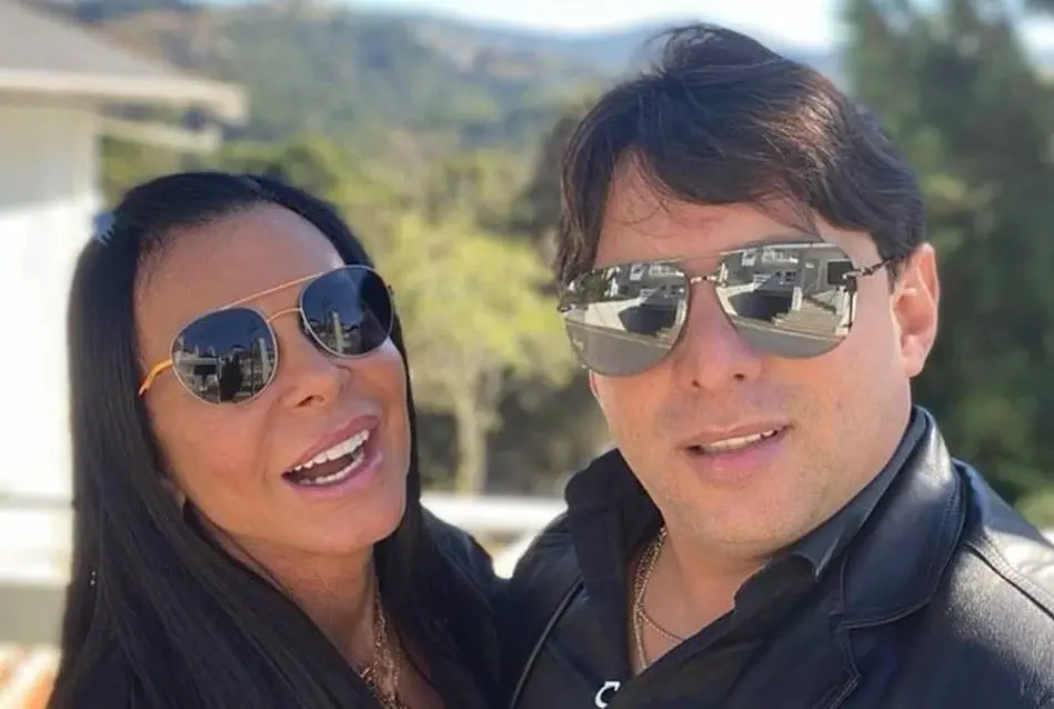 Imagem da notícia: Gretchen usa calcinha com nome do marido e rebate críticas; veja vídeo