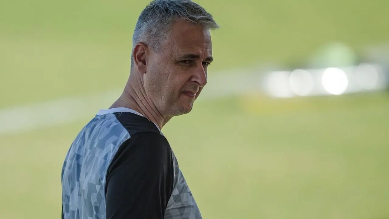 Tiago Nunes em treino do Ceará