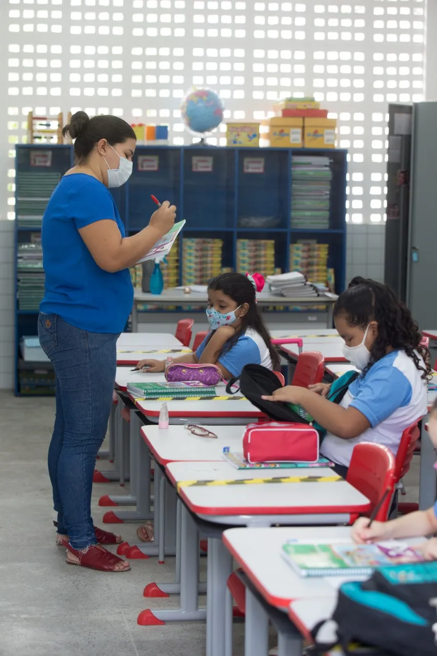 Unidades dos ensinos fundamental e médio da rede pública adotam decreto estadual