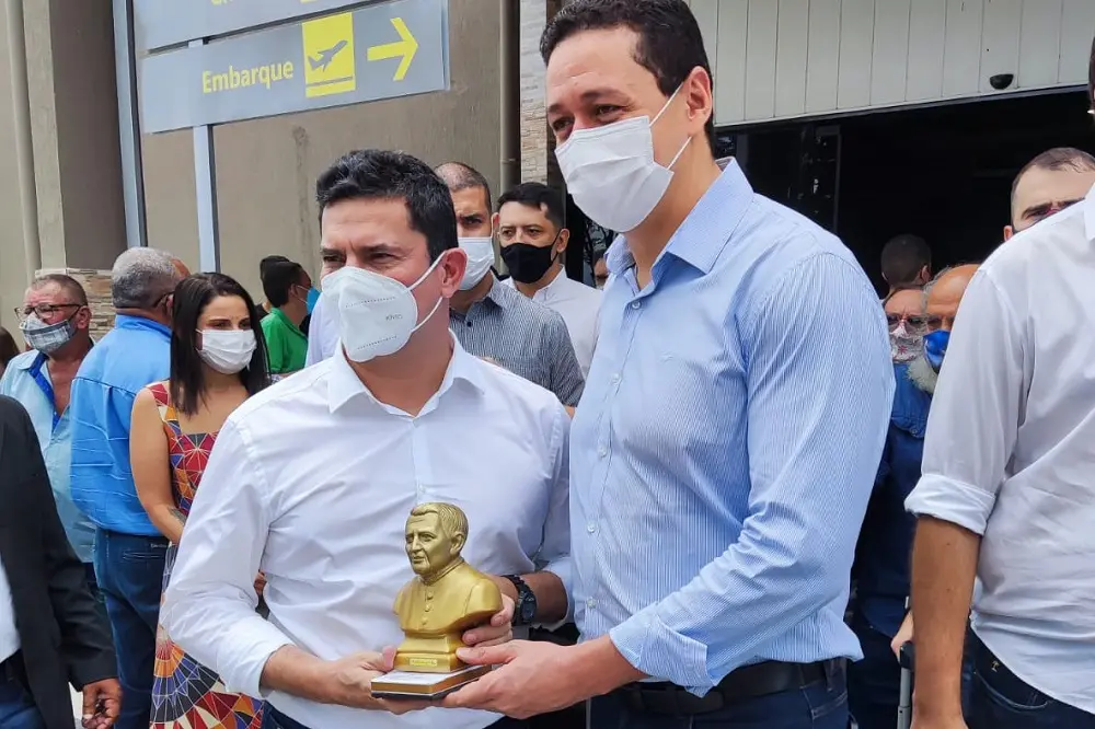 Imagem da notícia: Romaria de políticos ao Cariri deixa de lado o Ceará atual em busca de mística já ultrapassada