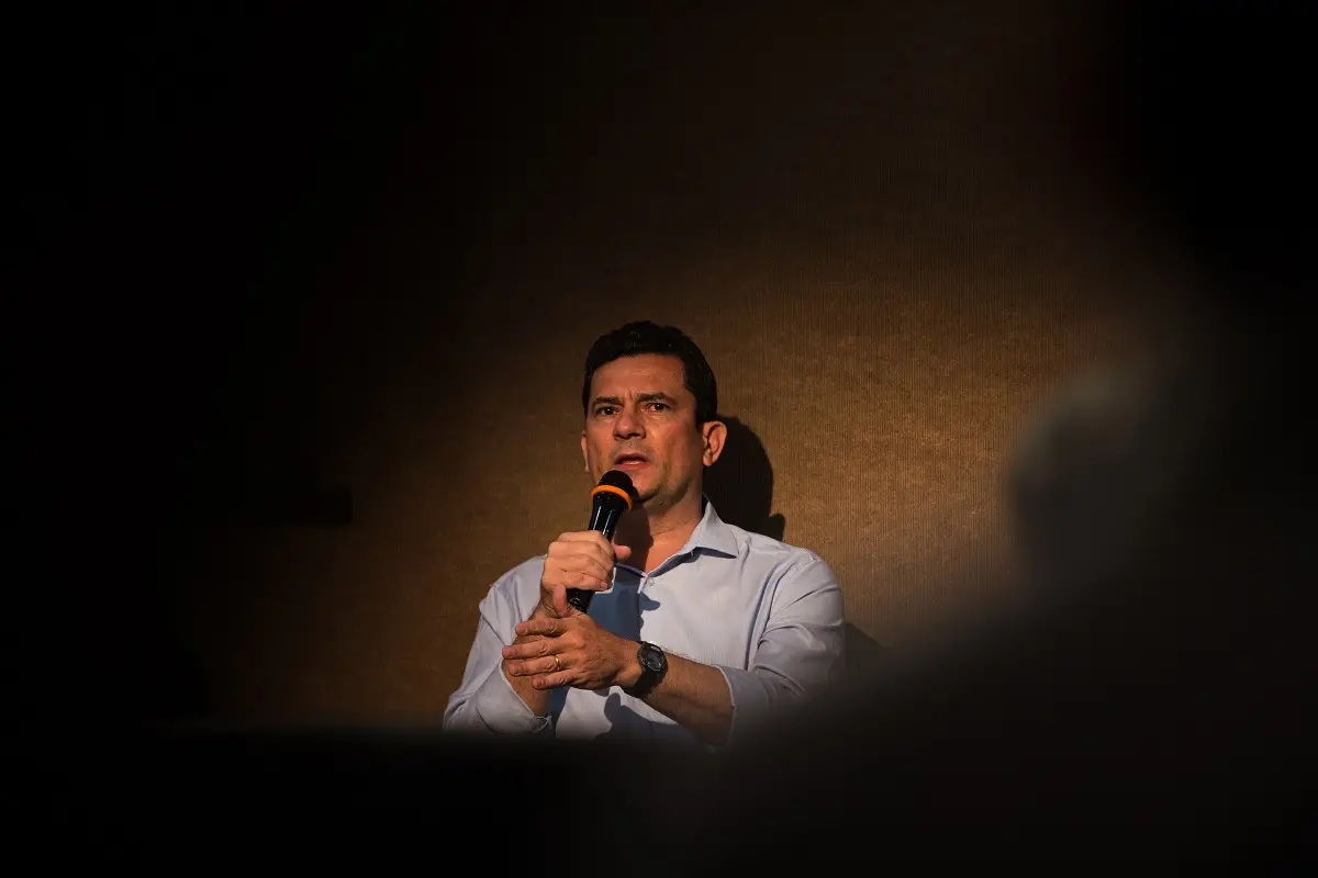 Imagem da notícia: Em Fortaleza, Moro faz aceno a evangélicos e minimiza dividir votos com Bolsonaro no Ceará