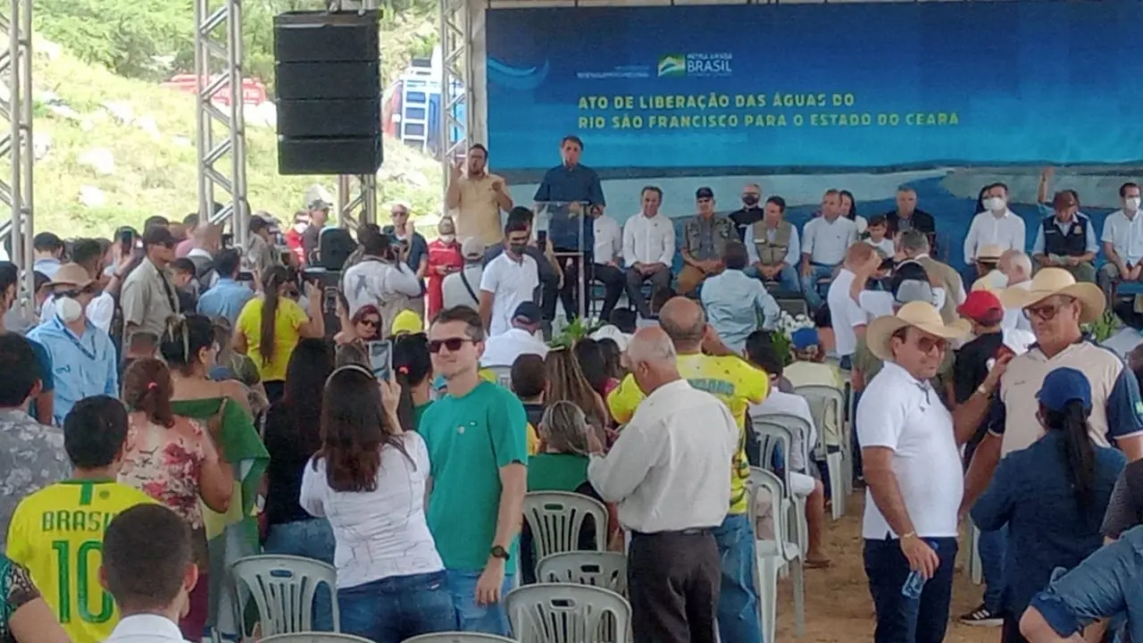 Imagem da notícia: Como o Bolsa Família e o Auxílio Brasil são tratados nos discursos de Bolsonaro no Ceará