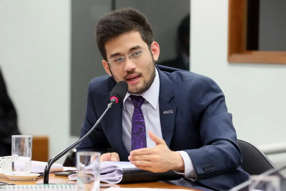 Imagem da notícia: Kim Kataguiri afirma que podcast com Monark 'não teve defesa do nazismo'