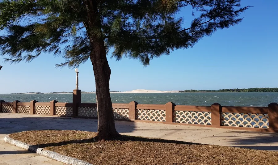 Da beira mar, do calçadão, em frente ao rio Coreaú, recebo só coisas boas. Sentar e sentir é tudo!