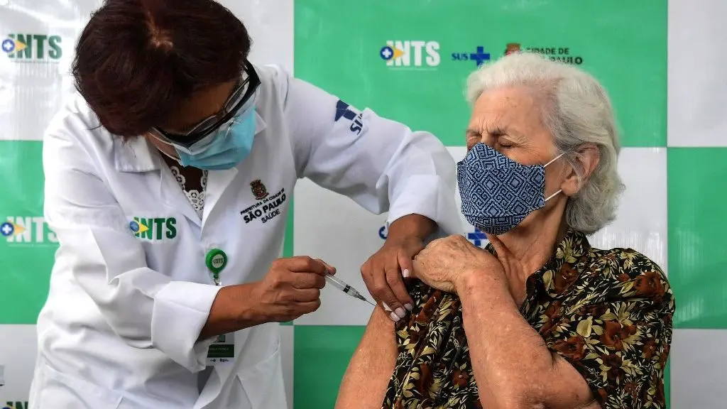 Imagem da notícia: Estado de São Paulo adotará 4ª dose da vacina contra Covid para toda a população 