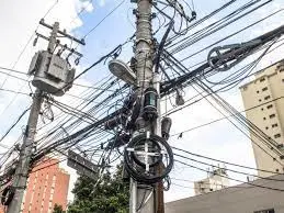 Imagem da notícia: Empresários revoltados: Enel troca modelo de poste no Ceará