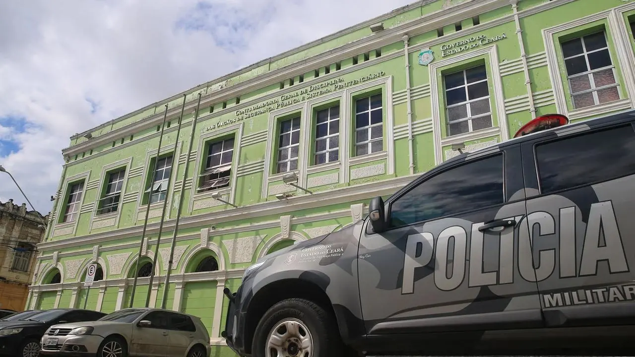 Imagem da notícia: Tenente PM acusada por abandonar posto é investigada por falsificar assinatura do comandante geral 