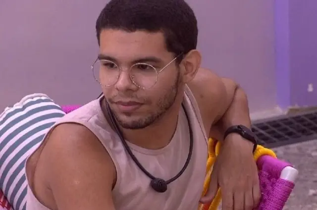 Imagem da notícia: Vyni revela que já apanhou na rua por ser gay em desabafo com Eliezer no BBB22