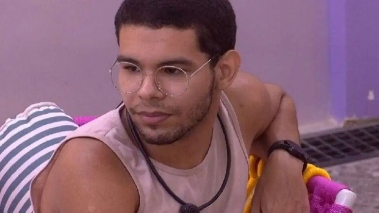 Imagem da notícia: Vyni revela que já apanhou na rua por ser gay em desabafo com Eliezer no BBB22