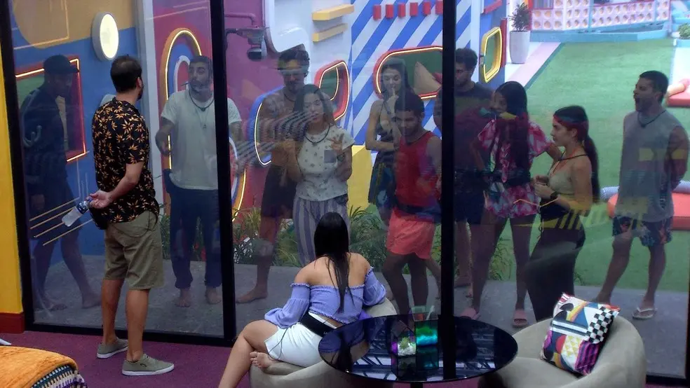 Imagem da notícia: Larissa, da Casa de Vidro do BBB, diz aos brothers: 