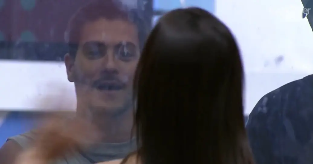Imagem da notícia: Larissa, da Casa de Vidro do BBB22, revela a Arthur Aguiar reclamação de Maíra Cardi sobre pão