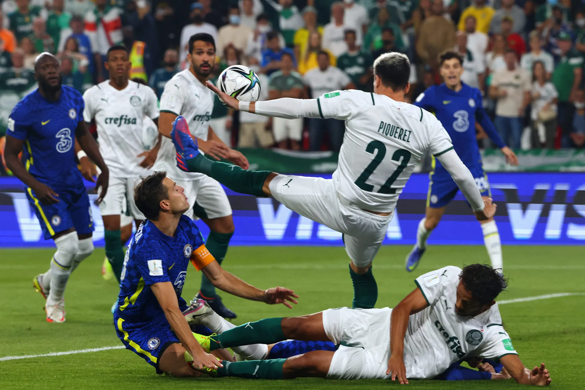 O duelo entre Chelsea e Palmeiras foi marcado por muita disputa de bola
