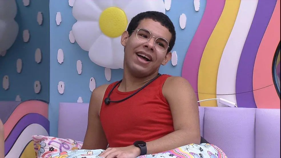 Imagem da notícia: Madrugada no BBB 22 tem paródia de Vyni e muitas conversas sobre paredão; veja resumo 