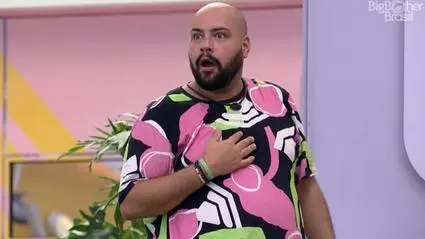 Imagem da notícia: Tiago Abravanel choca internautas ao citar o nome verdadeiro de seu avô: 