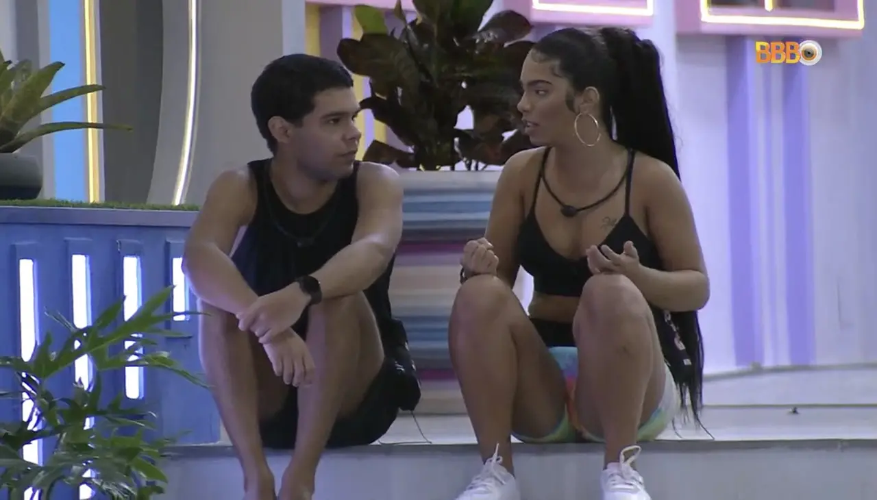 Imagem da notícia: Maria conversa com Vyni no BBB 22 sobre fato com balde: 'segunda vez que sou agressiva'