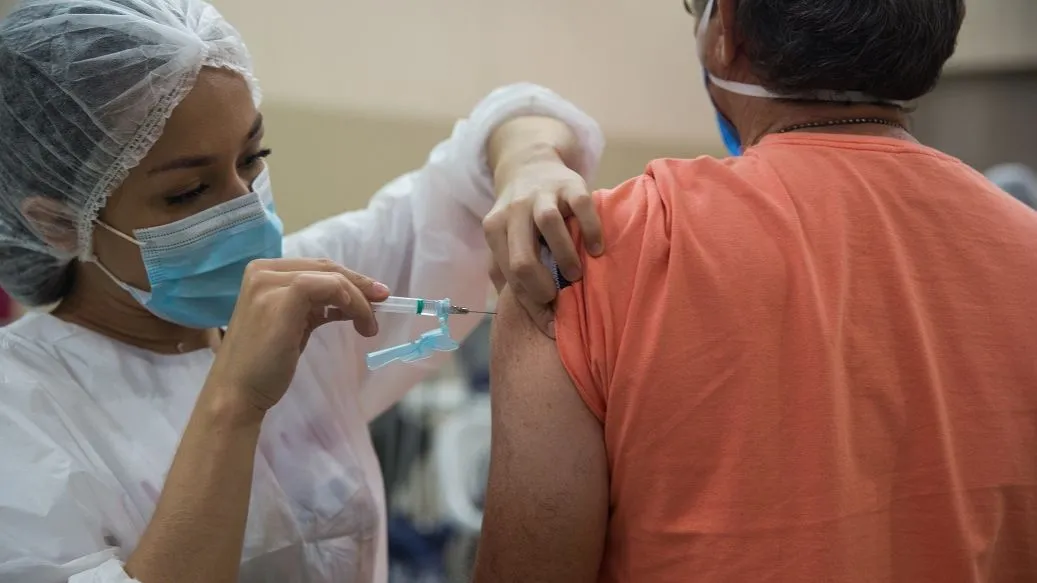 Fortaleza aplicou 5.122.249 doses contra a Covid-19, dentre as quais 823.192 são referentes à dose de reforço
