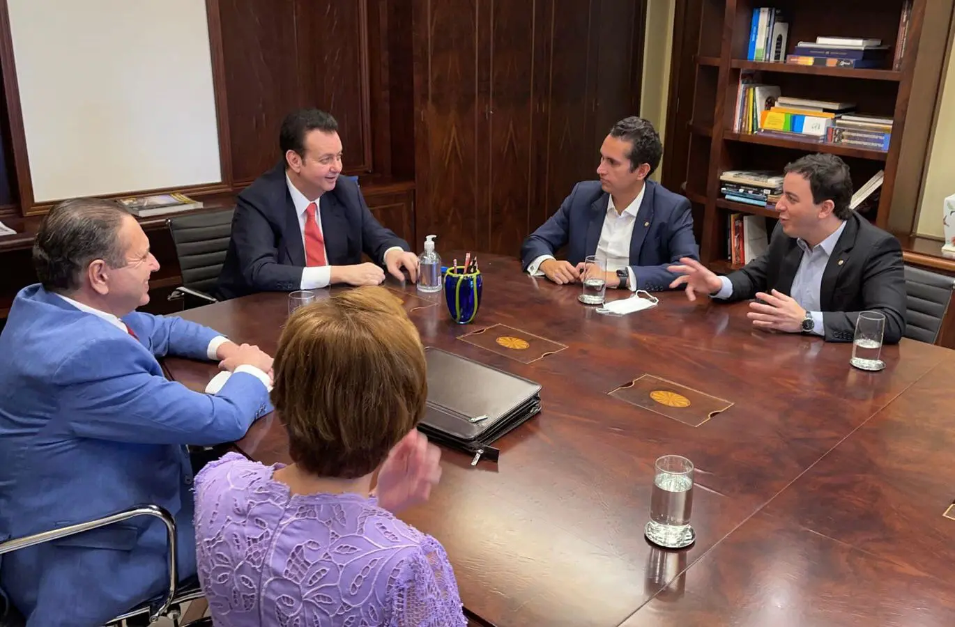 Imagem da notícia: PSD anuncia filiação de Célio Studart, mas mudança ocorrerá em março pelo risco de sanções