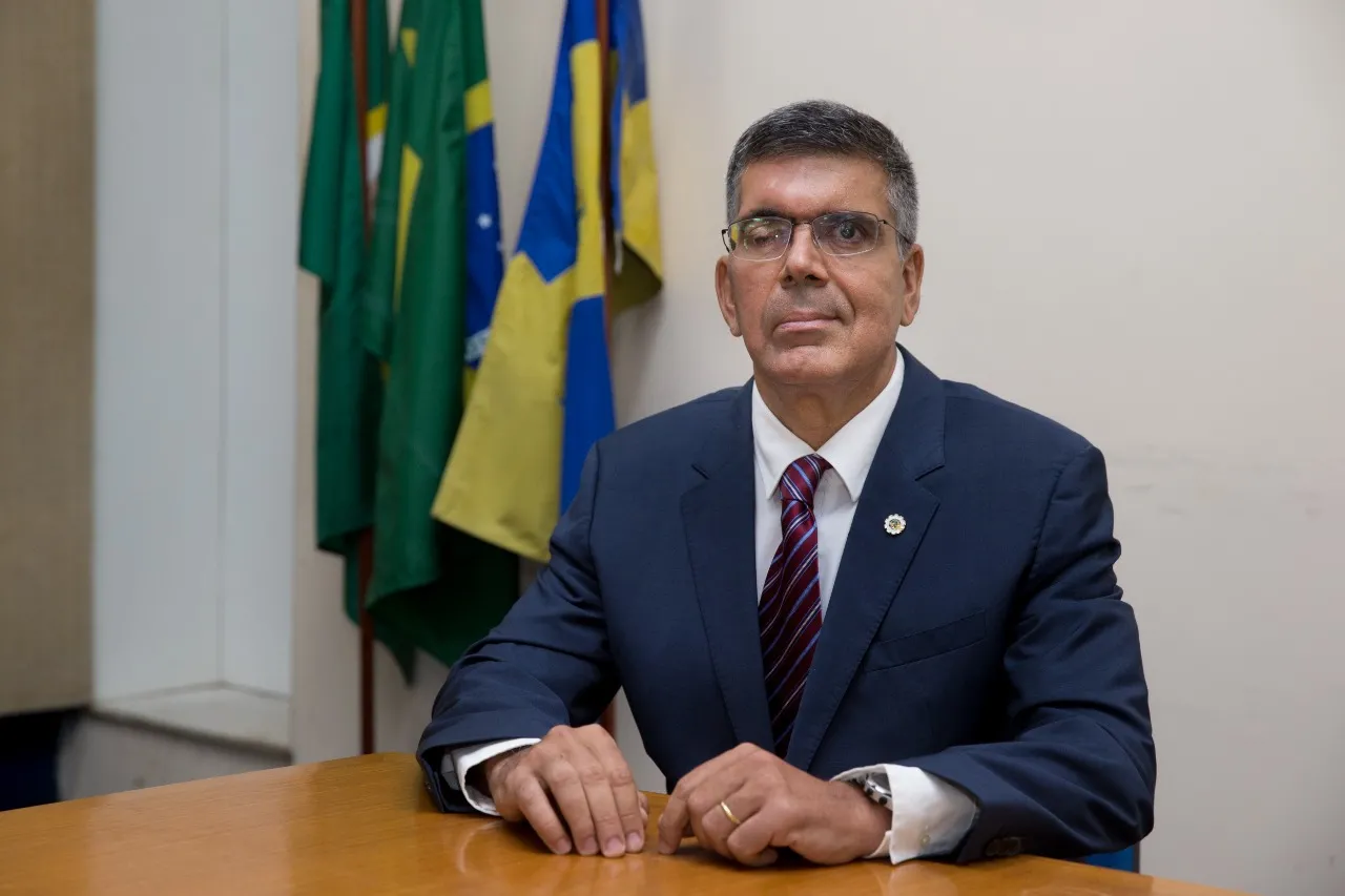 Lauro Chaves Neto tomou posse na presidência da Academia Cearense de Economia na manhã da última terça-feira (15).