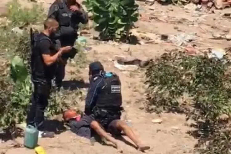 Imagem da notícia: Justiça condena PMs acusados de tortura e omissão contra adolescente durante ação em Fortaleza