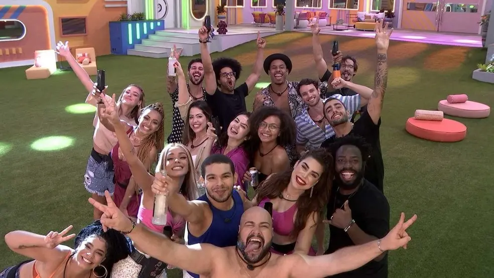 Imagem da notícia: Um mês após estreia, quem você acha que vai ganhar o BBB 22? Vote na enquete