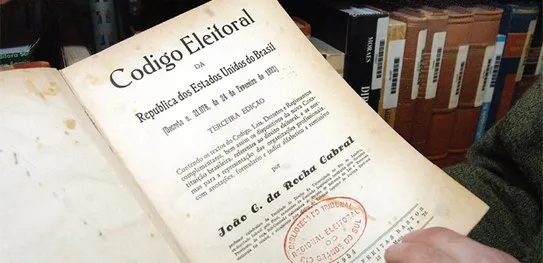 O Código Eleitoral surgiu para romper com o sistema político da República Velha.