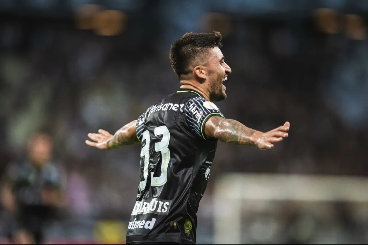 Reforço para 2022, o lateral-esquerdo Victor Luís é o atleta que mais atuou na temporada